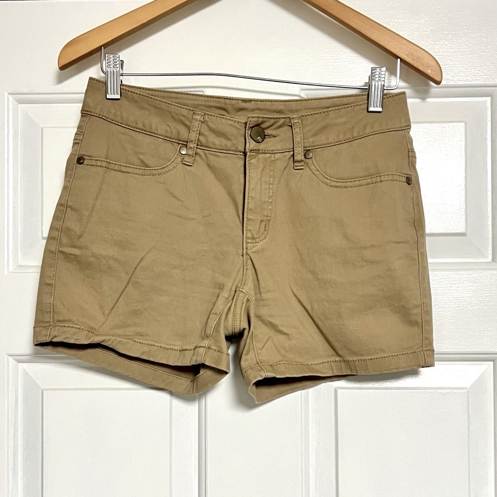 Khaki shorts brand new size 4